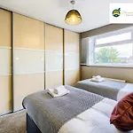 Low Rate Near Coventry College & Warwickshire Hospital -3 Bedroom House With Ensuite Bathroom With Free Netflix, Wi-Fi, Parking & Garden, - Dsc