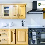 Low Rate Near Coventry College & Warwickshire Hospital -3 Bedroom House With Ensuite Bathroom With Free Netflix, Wi-Fi, Parking & Garden, - Dsc