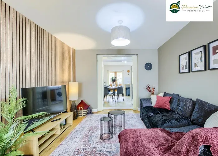 Low Rate Near Coventry College & Warwickshire Hospital -3 Bedroom House With Ensuite Bathroom With Free Netflix, Wi-Fi, Parking & Garden, - Dsc
