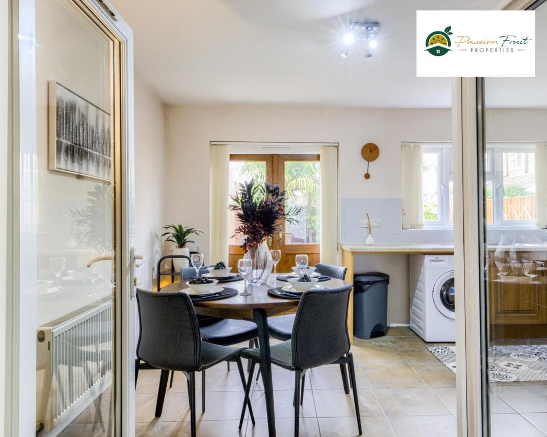 Cozy Home: 3br With Netflix, Wi-fi & Garden Holiday home Coventry